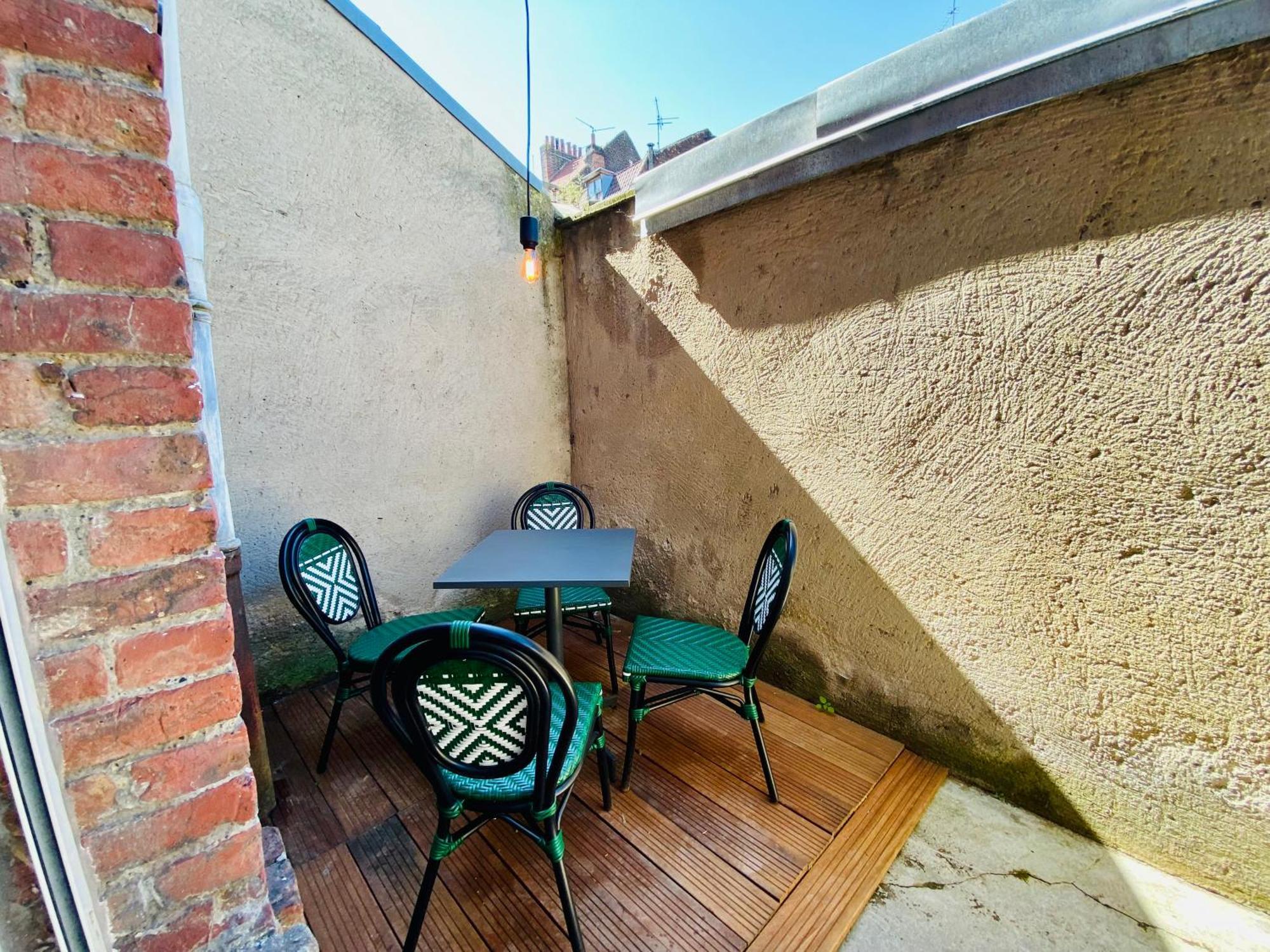 Oasis Urbaine - Spacieux Et Calme Avec Patio Lille Exterior photo
